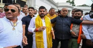 कोर्ट ने बृज भूषण शरण सिंह (Brij Bhushan Sharan Singh) पर यौन उत्पीड़न का आरोप लगाने वाली महिला पहलवानों की सुरक्षा फिर से बहाल करने का आदेश दिया।